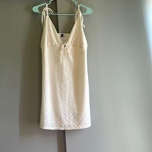 White divided v neck dress, size xl, but fits more like a medium only worn once